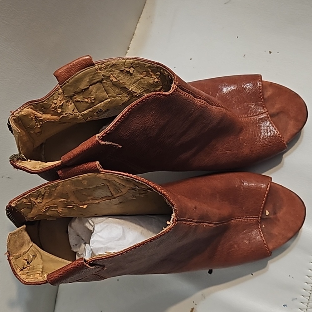 Shoes - Picture 6 of 6
